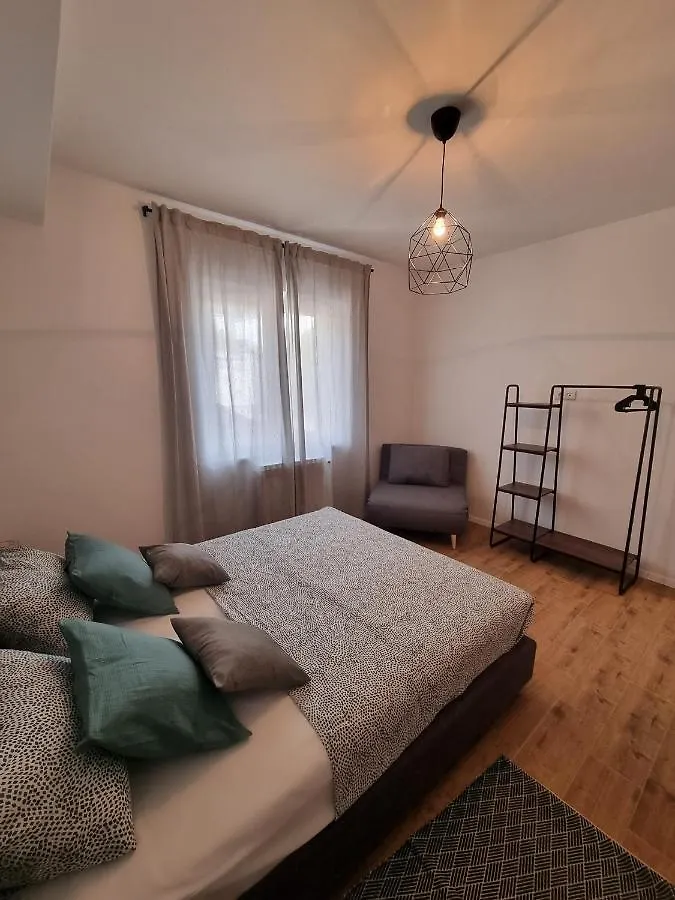 Gemini Suites Kastela 0*,